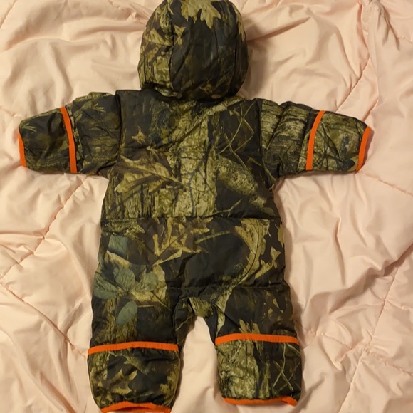 NWOT: 0-3 months Puffer Camo Snowsuit - Picture 7 of 7